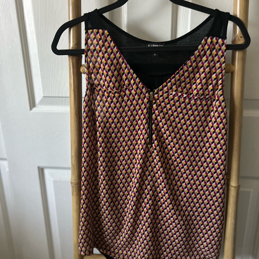 Geometric Patterned Sleeveless Top